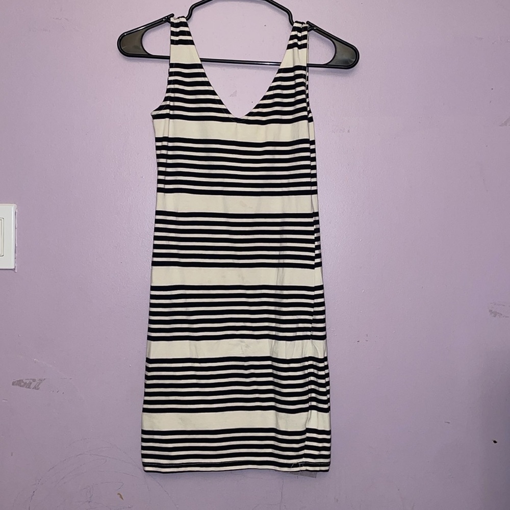 Black & White Striped Bodycon Dress – Sleeveless V-Neck